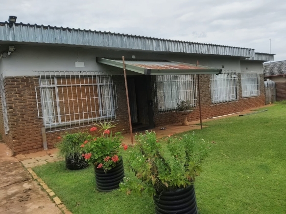 Bargain 3 Bedroom Family Friendly Home For Sale In Welverdiend