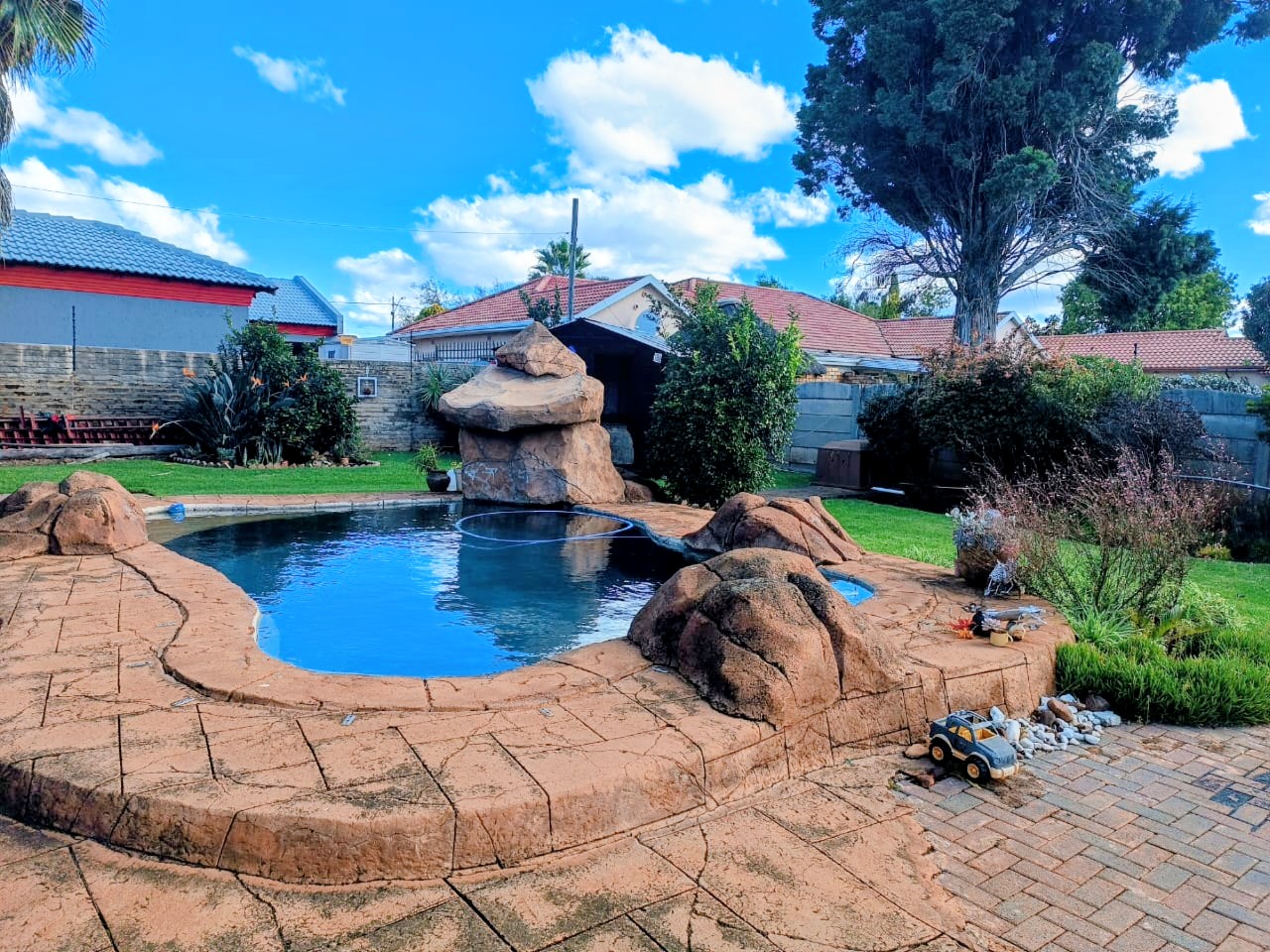 Rental Apartment In Westonaria