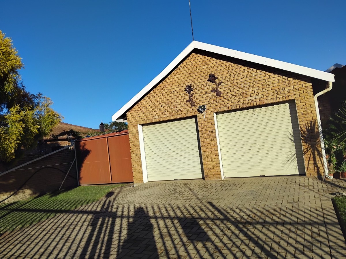 House For Sale In Carletonville