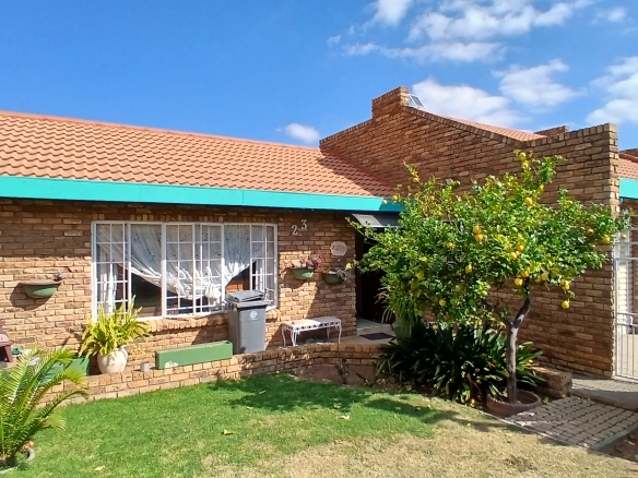 Spacious 3 Bedroom Townhouse For Sale In Oberholzer
