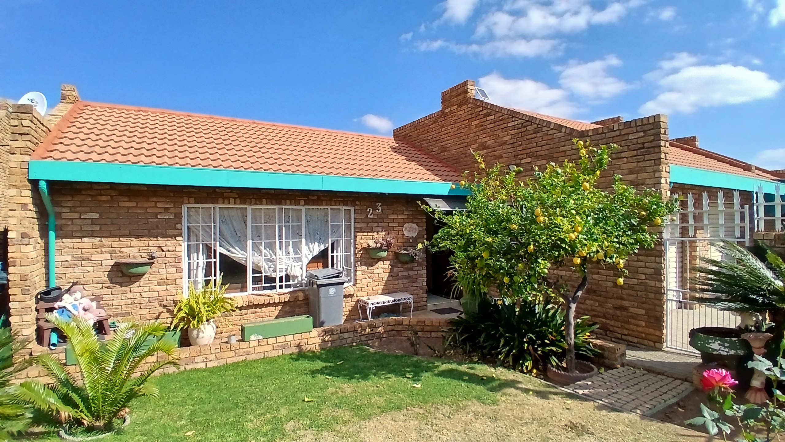 Spacious 3 Bedroom Townhouse For Sale In Oberholzer