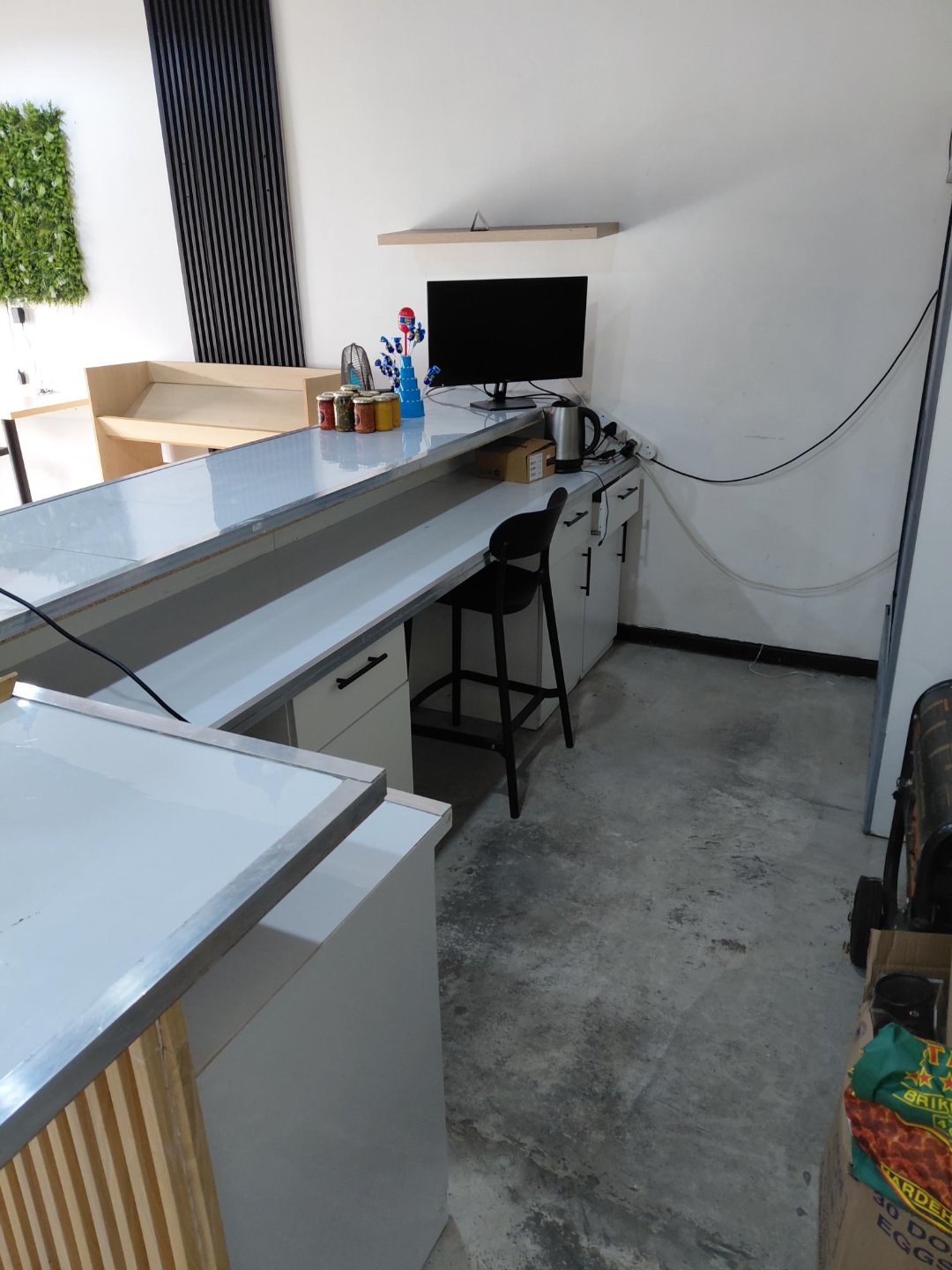 4 Established Retail Space for Rent