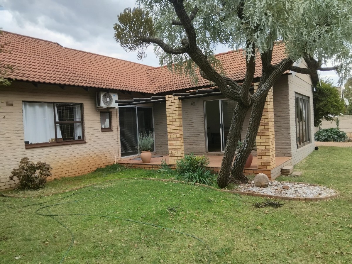5 4 Bedroom Home For Sale In Carletonville