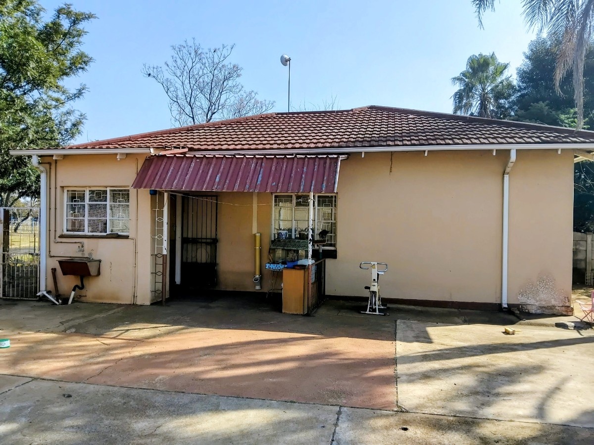 Spacious 3-Bedroom Family Home In Carletonville – Perfect Fixer-Upper!