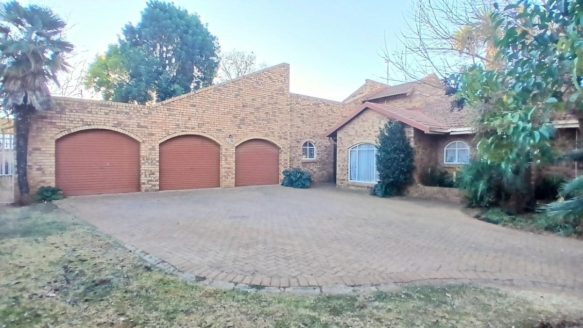 17 Facebrick 3 Bedroom Home For Sale In Fochville