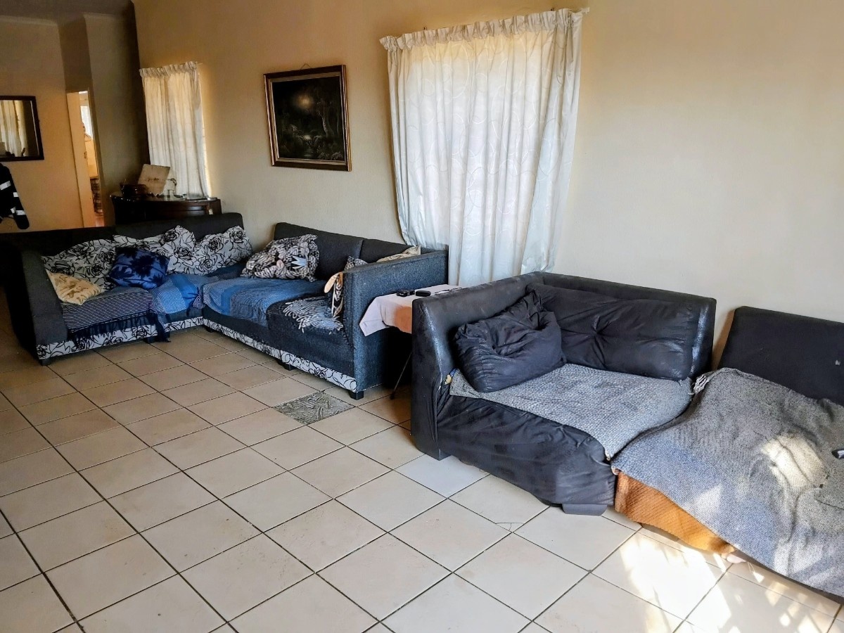 Spacious 3-Bedroom Family Home In Carletonville – Perfect Fixer-Upper!