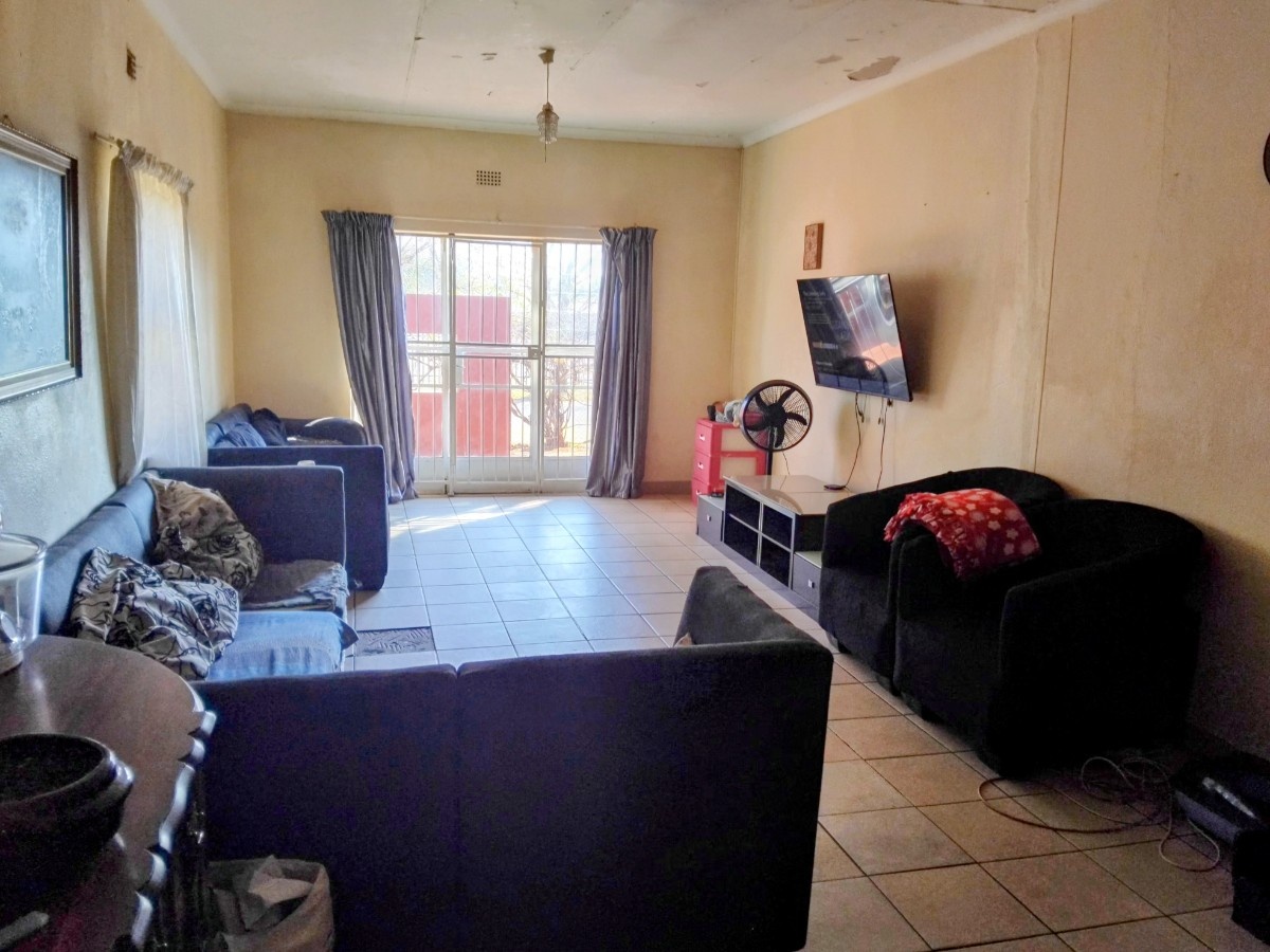 Spacious 3-Bedroom Family Home In Carletonville – Perfect Fixer-Upper!