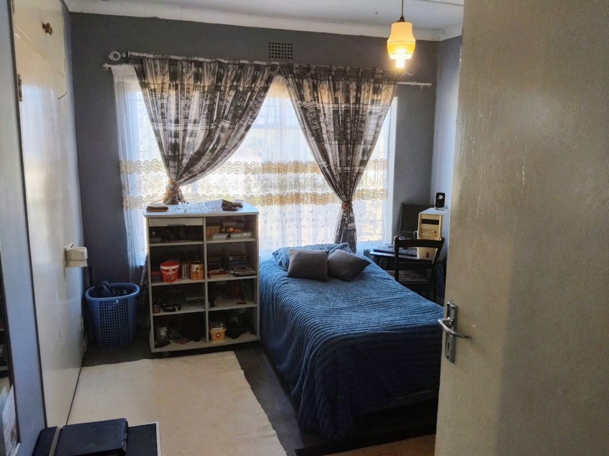 191 Move-In Ready 3-Bedroom Family Home With Exceptional Outdoor Space Double Garage And Backup Water!
