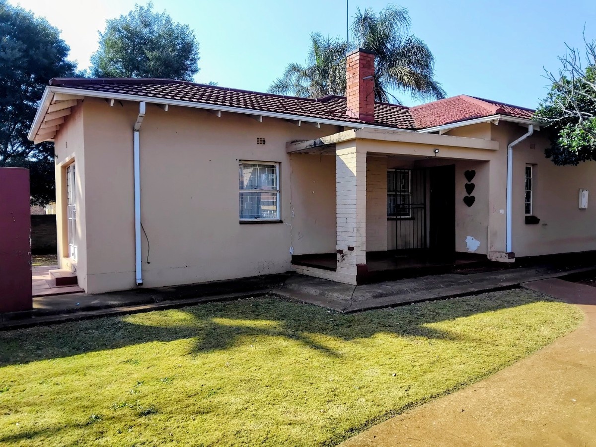 Spacious 3-Bedroom Family Home In Carletonville – Perfect Fixer-Upper!