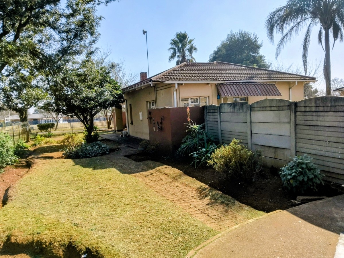 Spacious 3-Bedroom Family Home In Carletonville – Perfect Fixer-Upper!