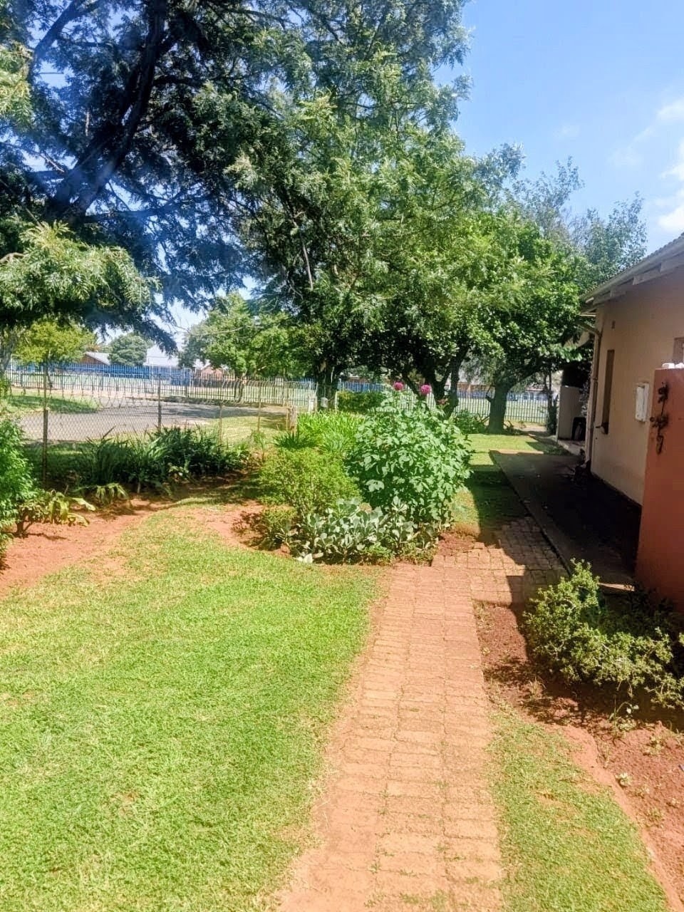 Spacious 3-Bedroom Family Home In Carletonville – Perfect Fixer-Upper!