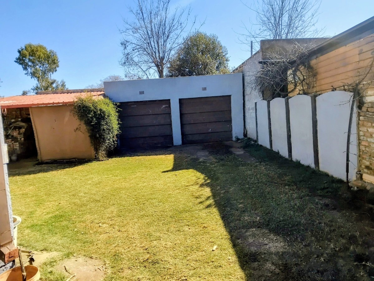 5 Move-In Ready 3-Bedroom Family Home With Exceptional Outdoor Space Double Garage And Backup Water!