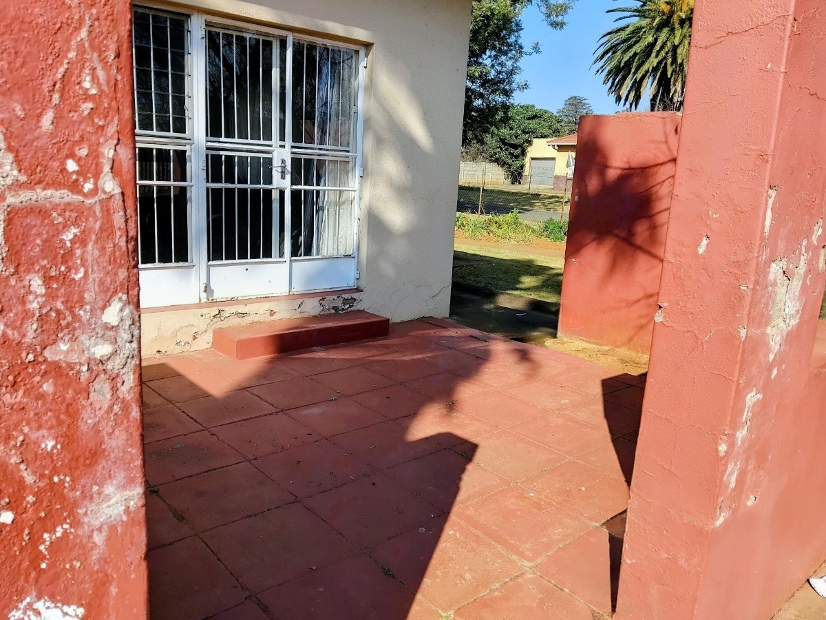 Spacious 3-Bedroom Family Home In Carletonville – Perfect Fixer-Upper!