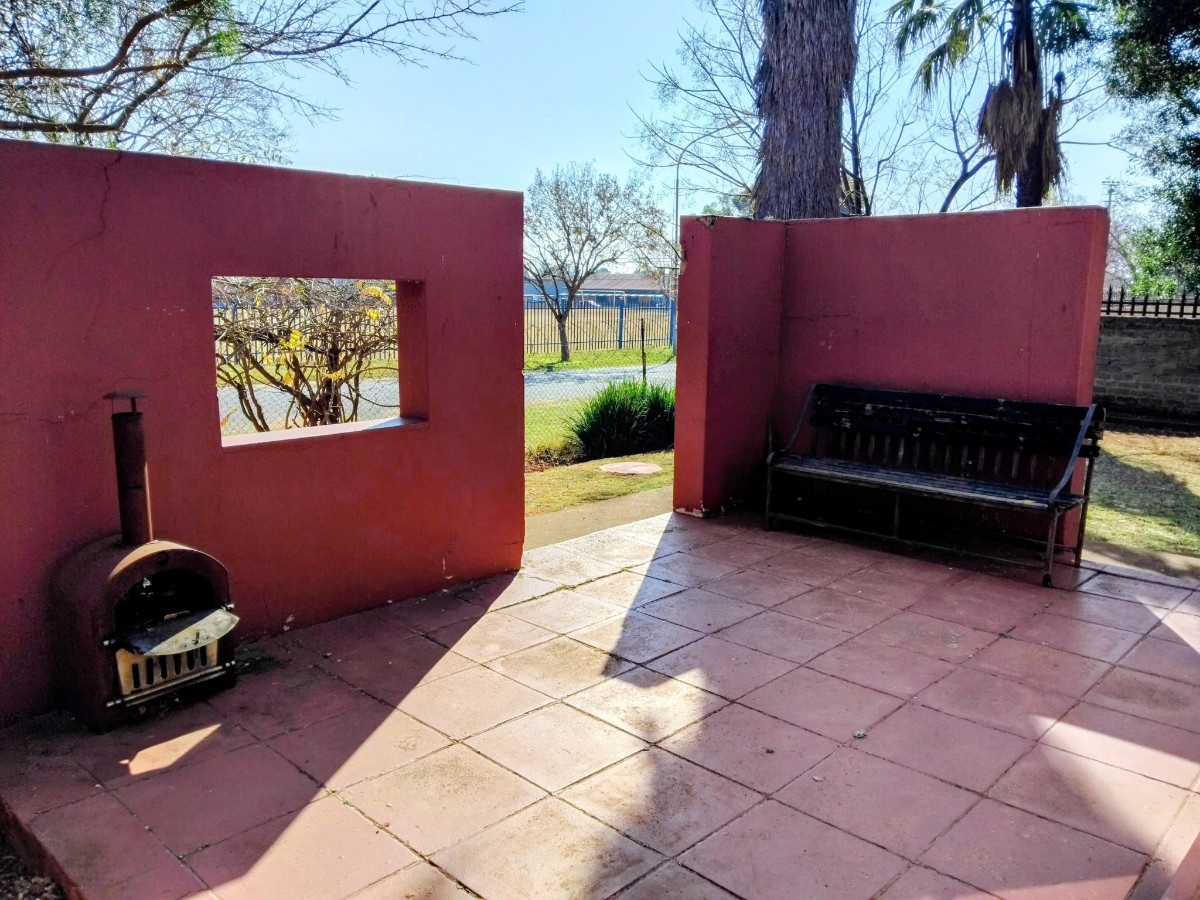Spacious 3-Bedroom Family Home In Carletonville – Perfect Fixer-Upper!
