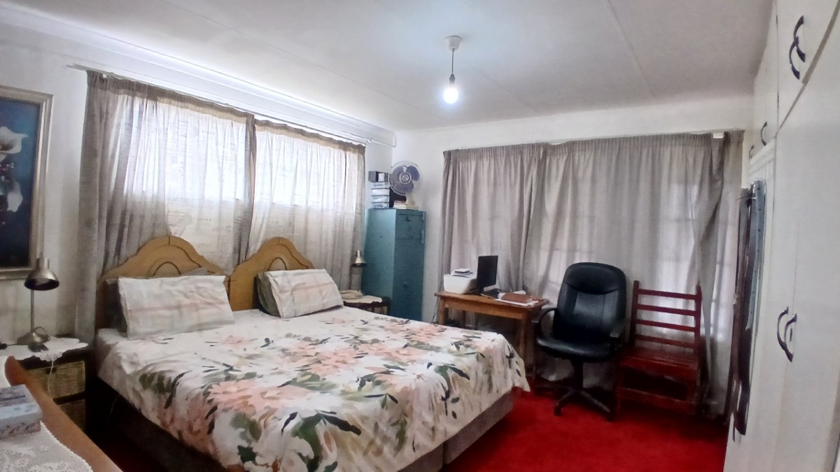 11 2-1000kb 3 Bedroom Stunner For Sale In Fochville