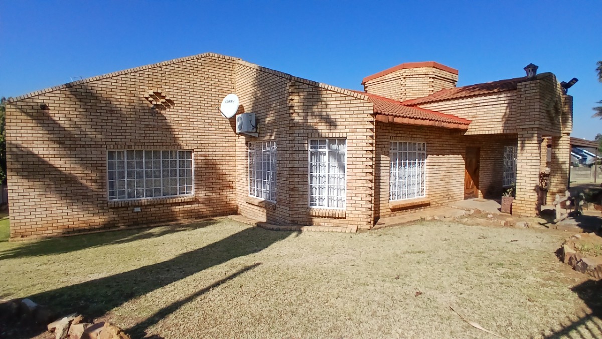 Spacious Facebrick 3 Bedroom Home For Sale In Fochville