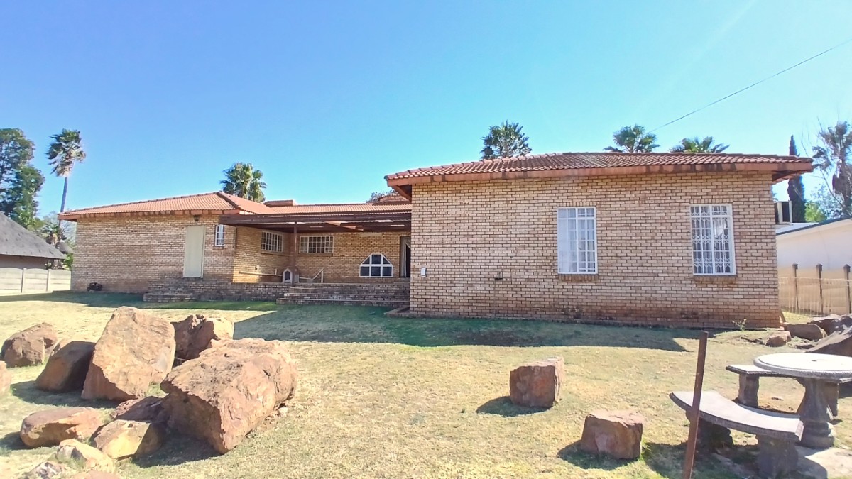 Spacious Facebrick 3 Bedroom Home For Sale In Fochville