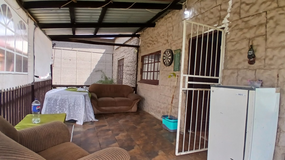 29 3-1000kb 3 Bedroom Stunner For Sale In Fochville