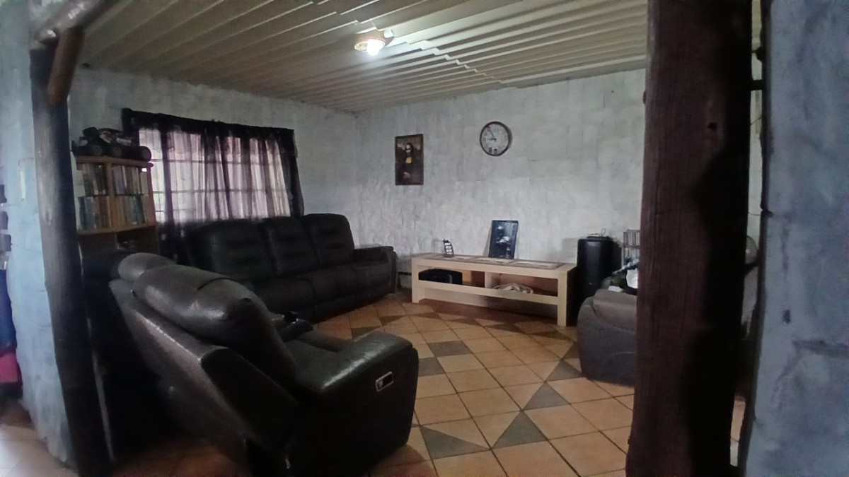 30 3-1000kb 3 Bedroom Stunner For Sale In Fochville
