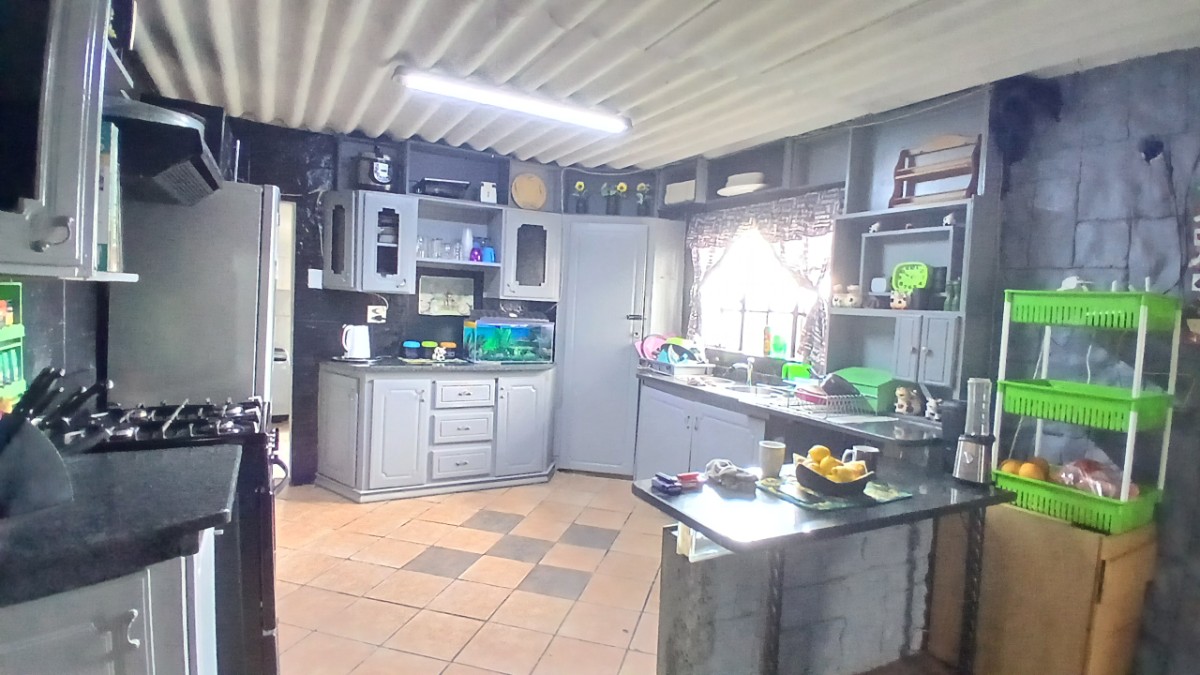 32 1-1000kb 3 Bedroom Stunner For Sale In Fochville