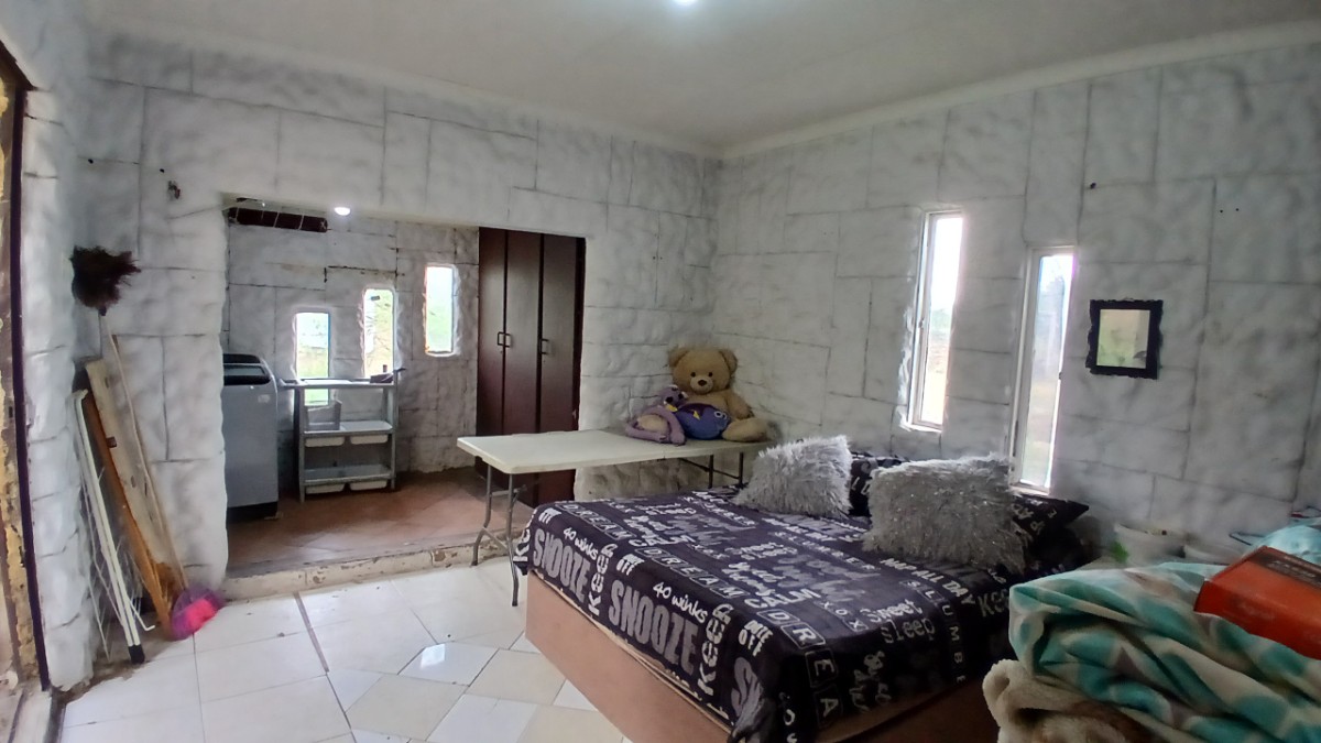 33 2-1000kb 3 Bedroom Stunner For Sale In Fochville