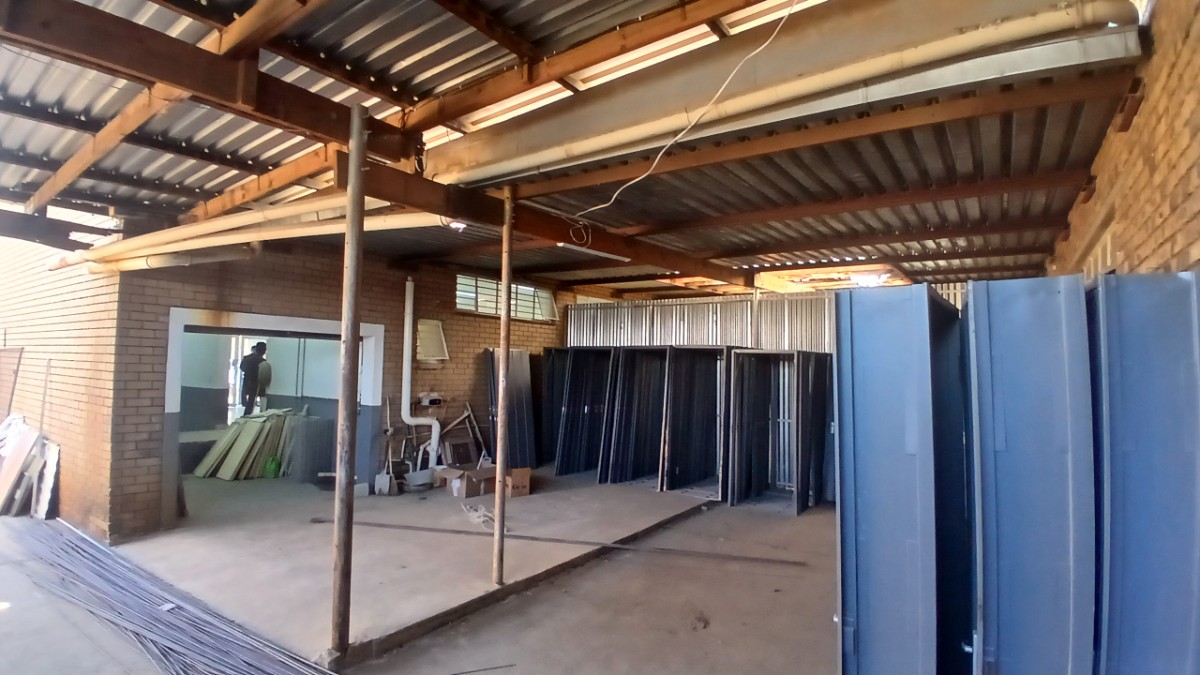 7-1000kb Prime Business Building For Sale In Fochville