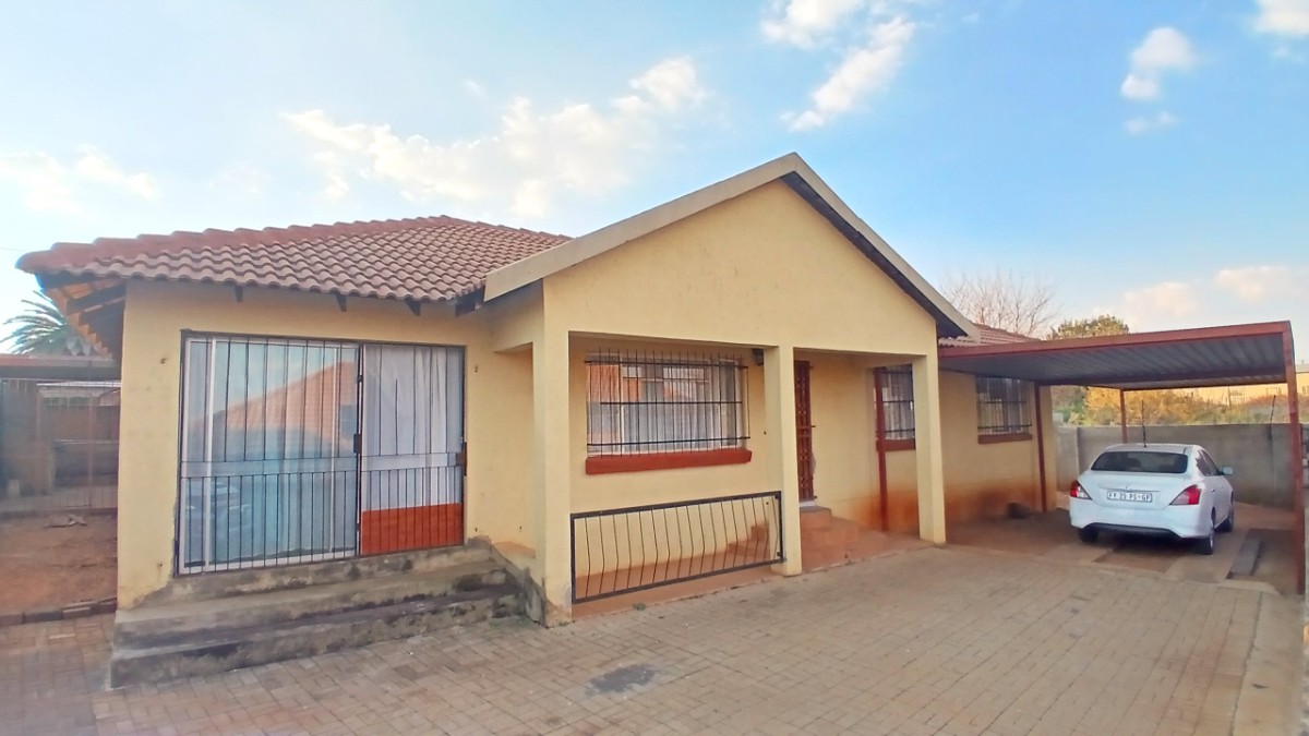 3 Bedroom Complex Living For Sale In Fochville