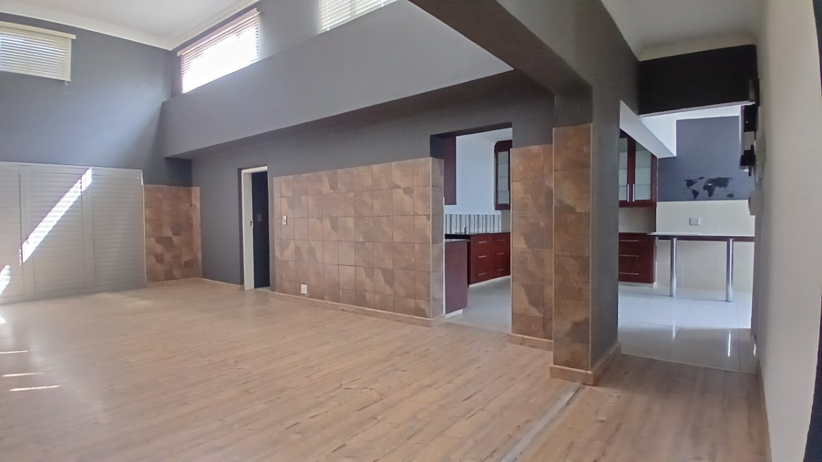 10 2-1000kb Refined Luxury Home For Sale In Brits