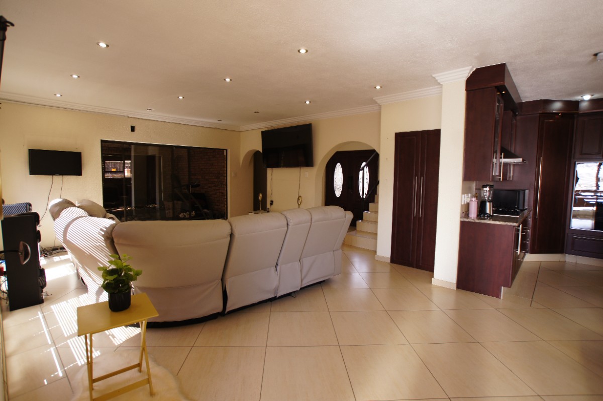 3 Bedroom Complex Living For Sale In Fochville