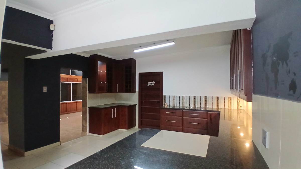 12 5-1000kb Refined Luxury Home For Sale In Brits