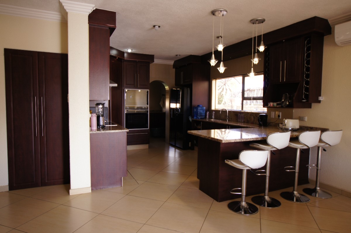 3 Bedroom Complex Living For Sale In Fochville