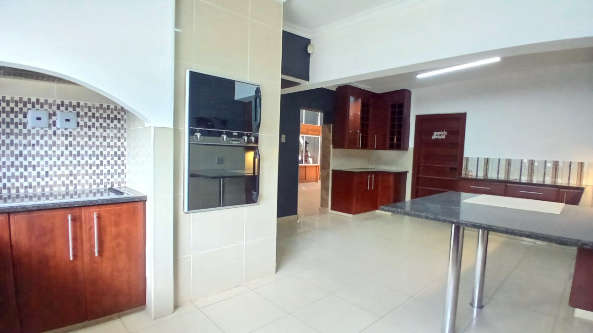 13 4-1000kb Refined Luxury Home For Sale In Brits
