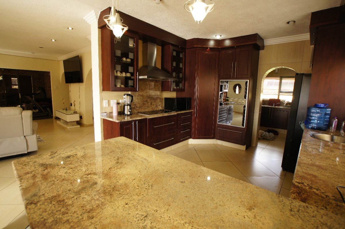 3 Bedroom Complex Living For Sale In Fochville