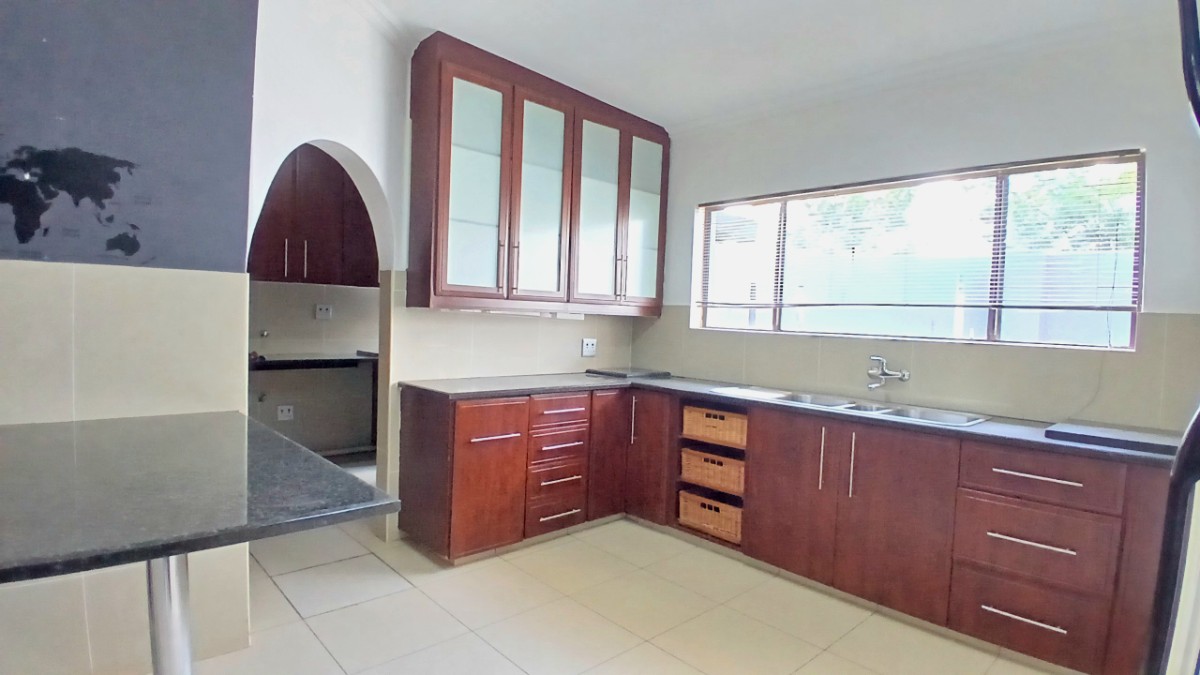15 3-1000kb Refined Luxury Home For Sale In Brits