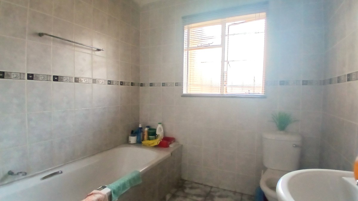 3 Bedroom Complex Living For Sale In Fochville