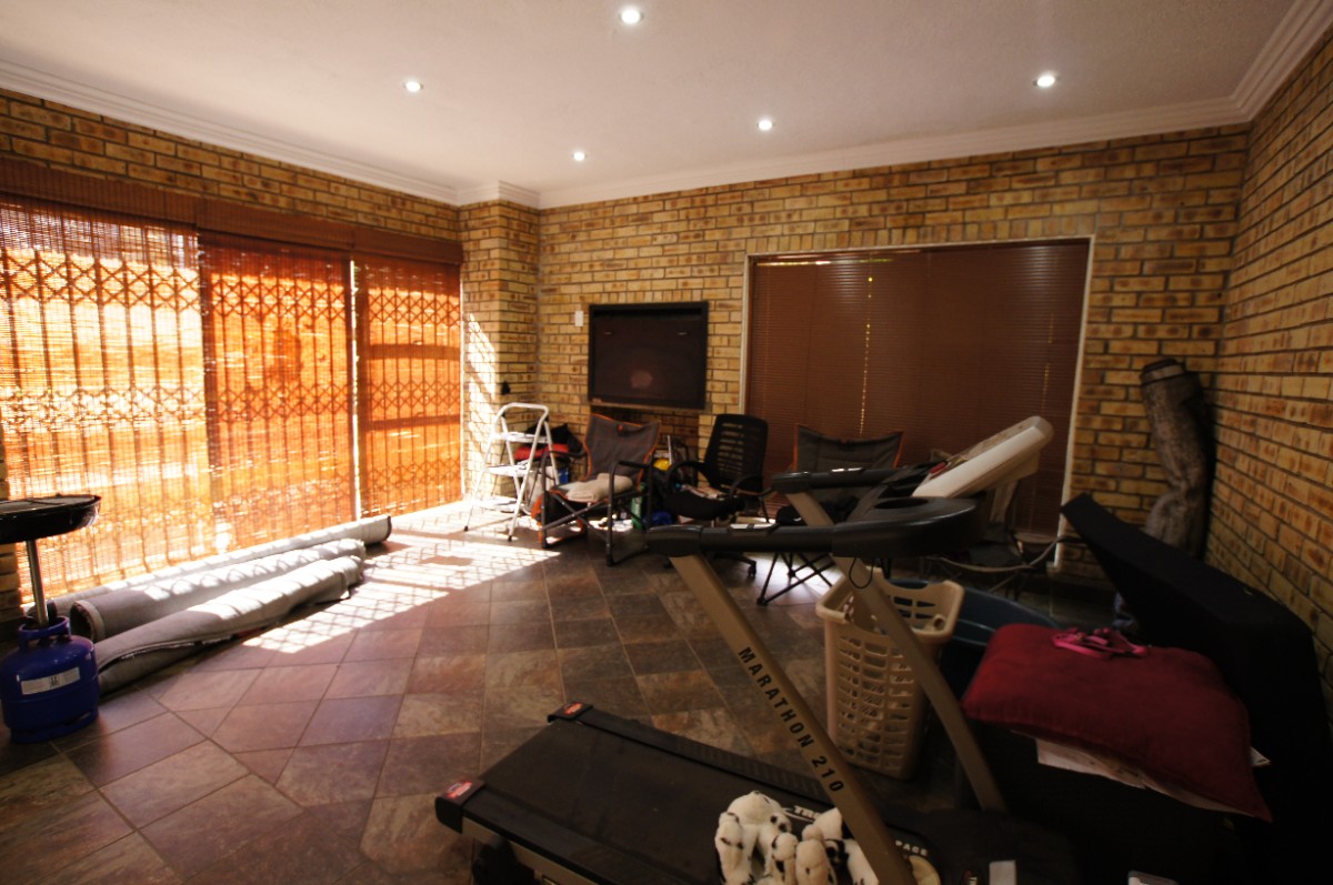 3 Bedroom Complex Living For Sale In Fochville