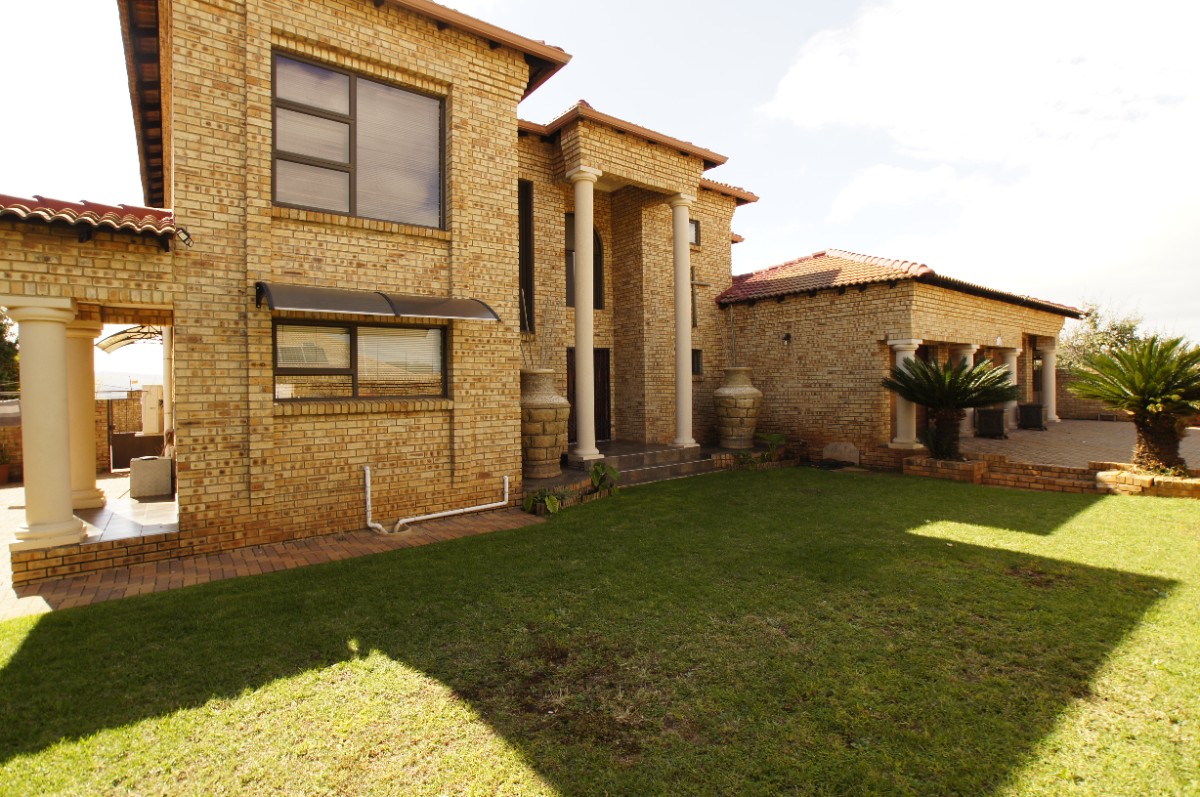 3 Bedroom Complex Living For Sale In Fochville