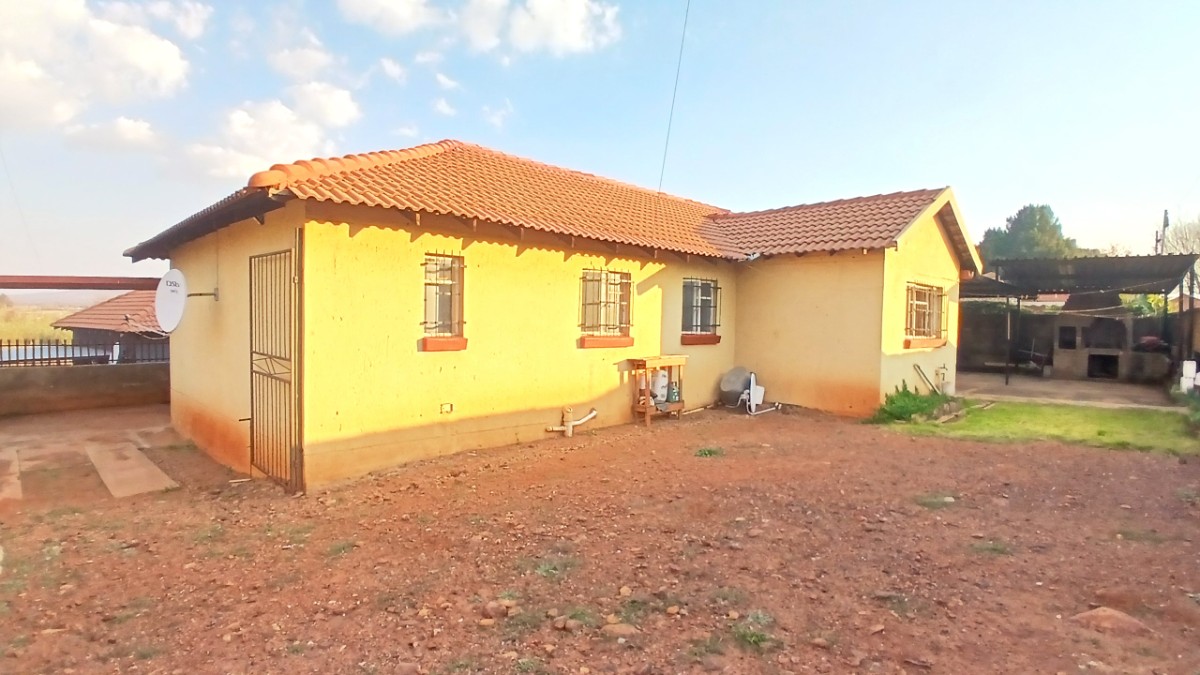 3 Bedroom Complex Living For Sale In Fochville