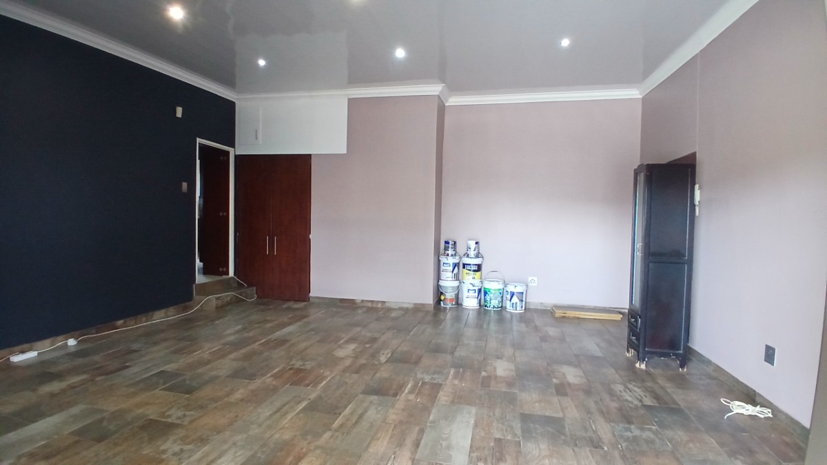 21 3-1000kb Refined Luxury Home For Sale In Brits