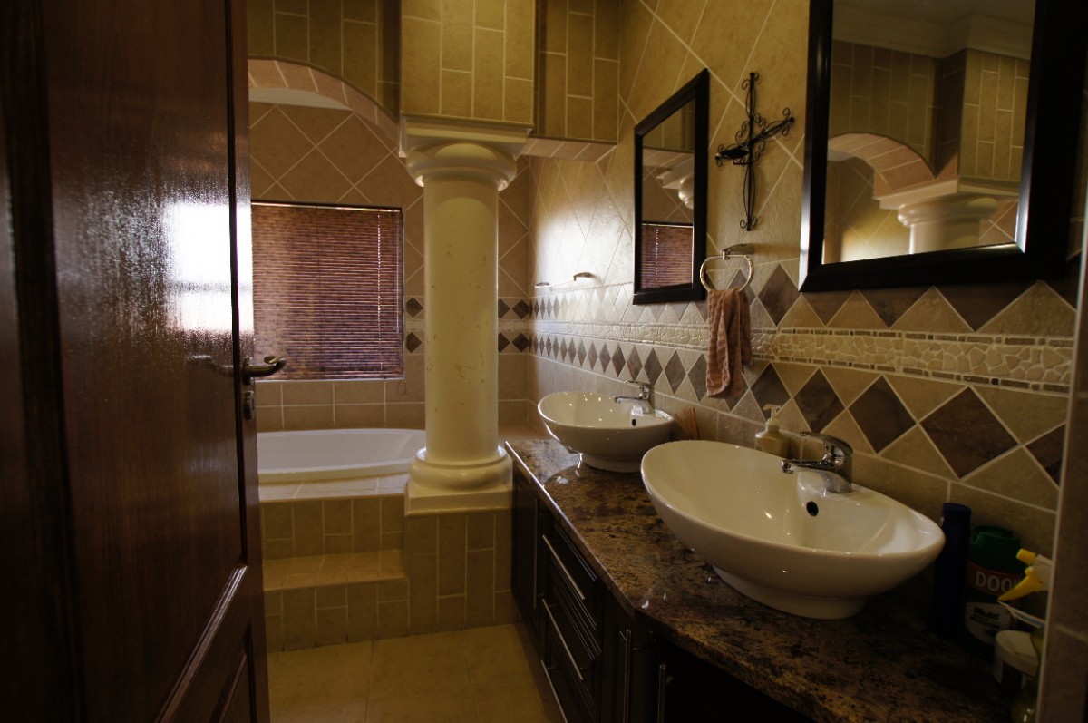 3 Bedroom Complex Living For Sale In Fochville