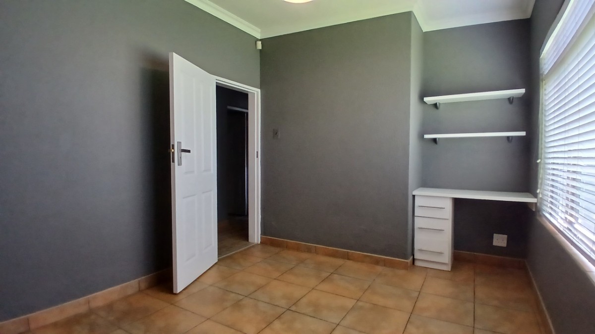 28 4-1000kb Refined Luxury Home For Sale In Brits