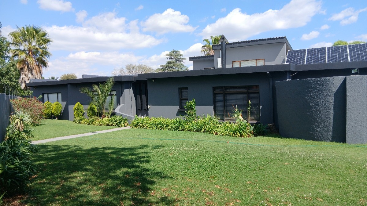 3 1-1000kb Refined Luxury Home For Sale In Brits