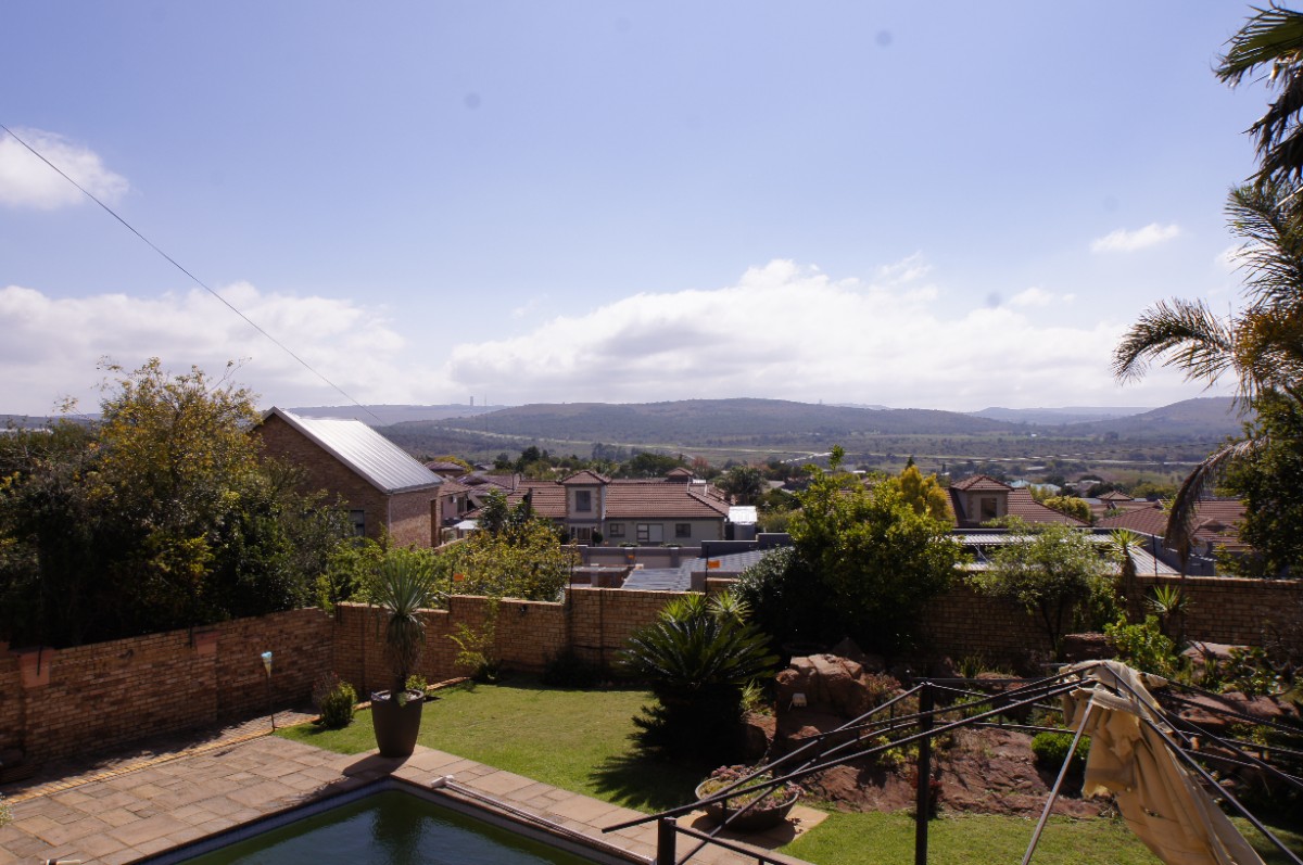 3 Bedroom Complex Living For Sale In Fochville