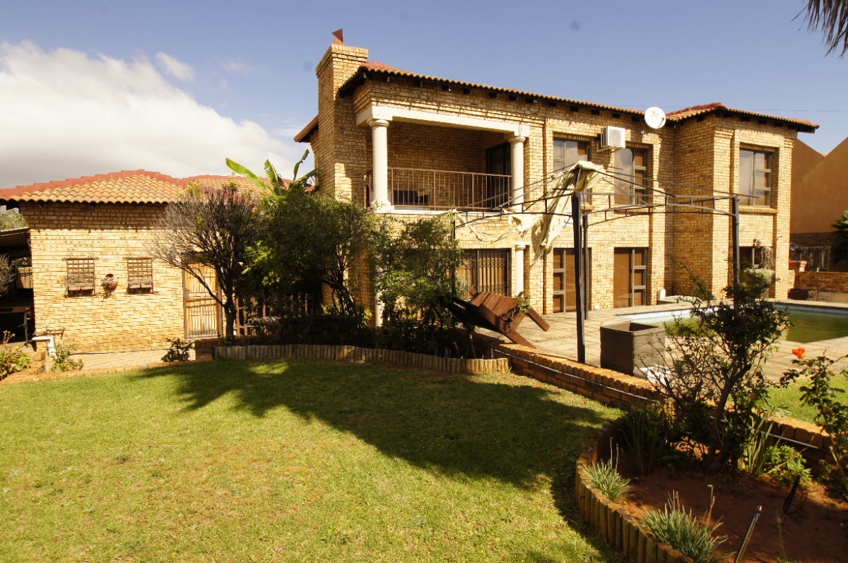 3 Bedroom Complex Living For Sale In Fochville