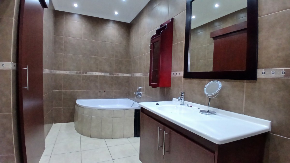 44-1000kb Refined Luxury Home For Sale In Brits