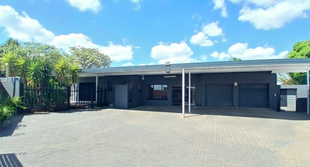 5-1000kb Refined Luxury Home For Sale In Brits