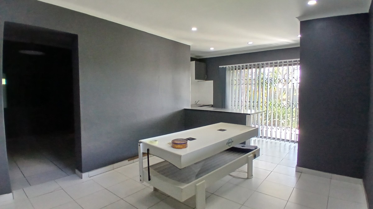 52-1000kb Refined Luxury Home For Sale In Brits