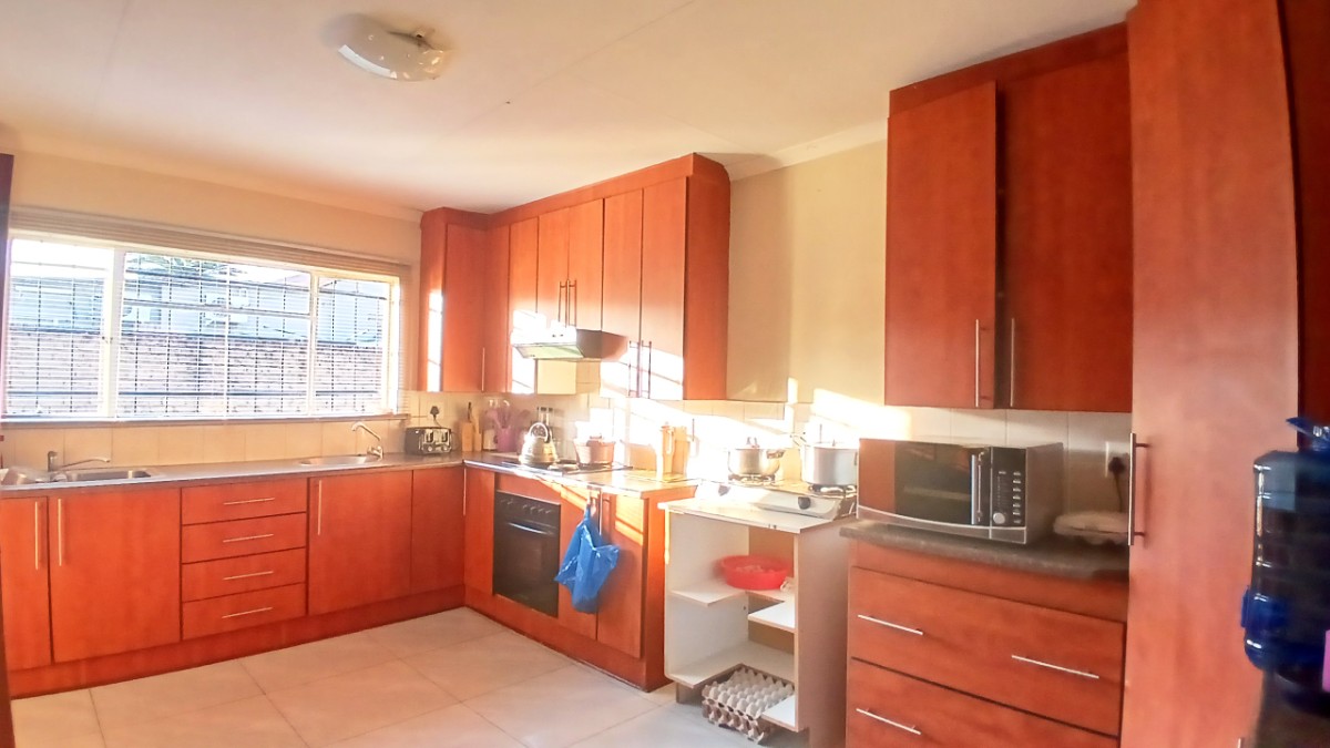 3 Bedroom Complex Living For Sale In Fochville